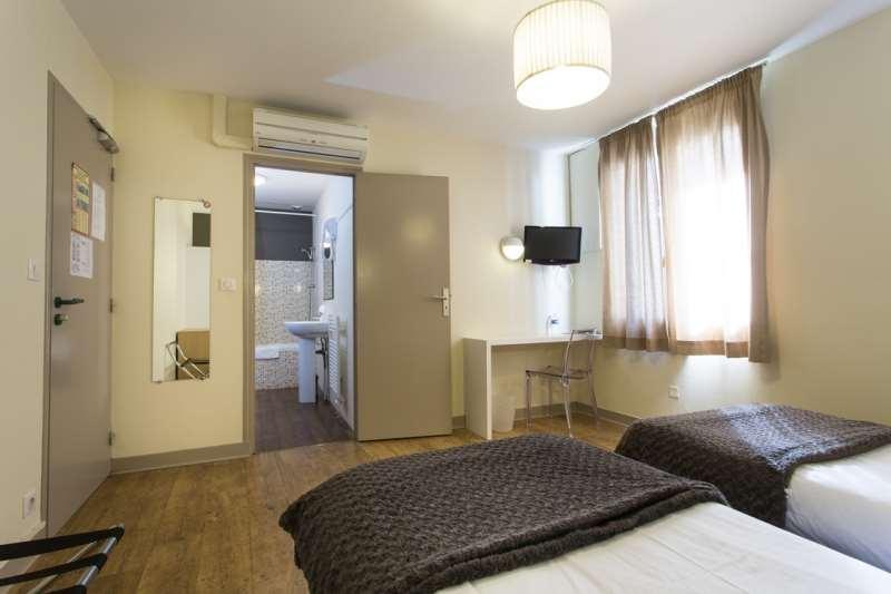Brit Hotel Du Parc Niort Centre-Parking Gratuit Rom bilde