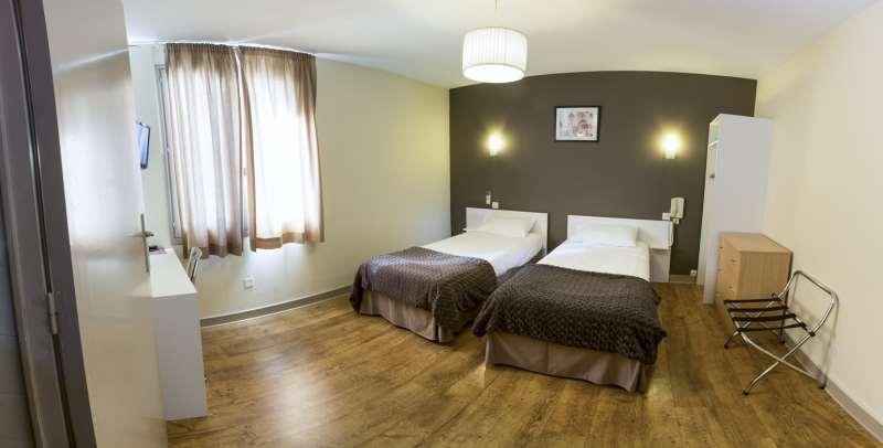 Brit Hotel Du Parc Niort Centre-Parking Gratuit Rom bilde