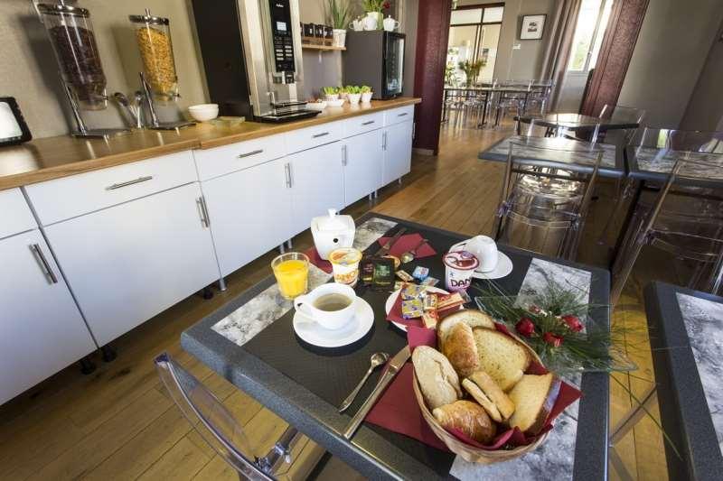 Brit Hotel Du Parc Niort Centre-Parking Gratuit Restaurant bilde
