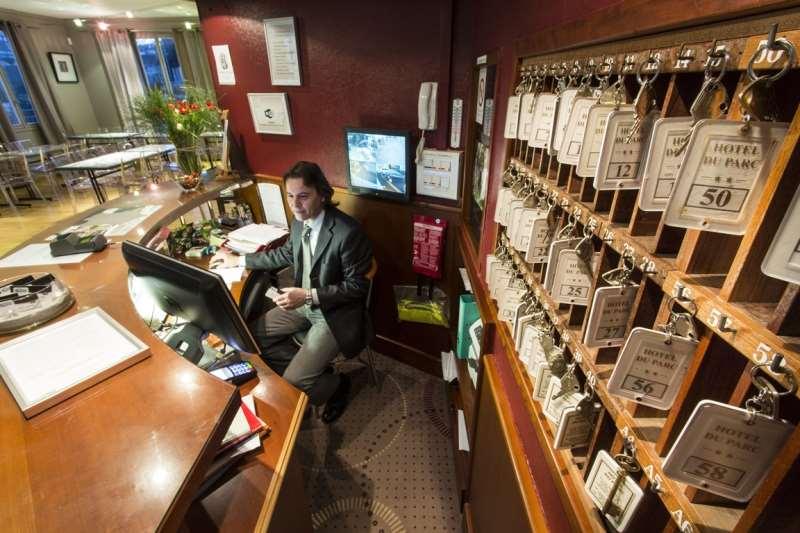 Brit Hotel Du Parc Niort Centre-Parking Gratuit Interiør bilde