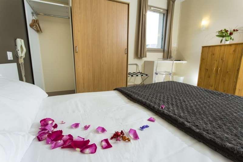 Brit Hotel Du Parc Niort Centre-Parking Gratuit Rom bilde