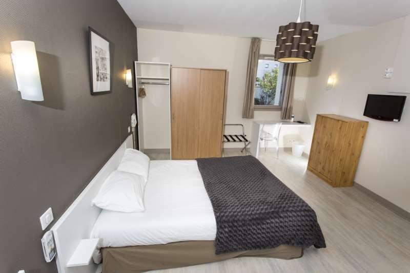 Brit Hotel Du Parc Niort Centre-Parking Gratuit Rom bilde