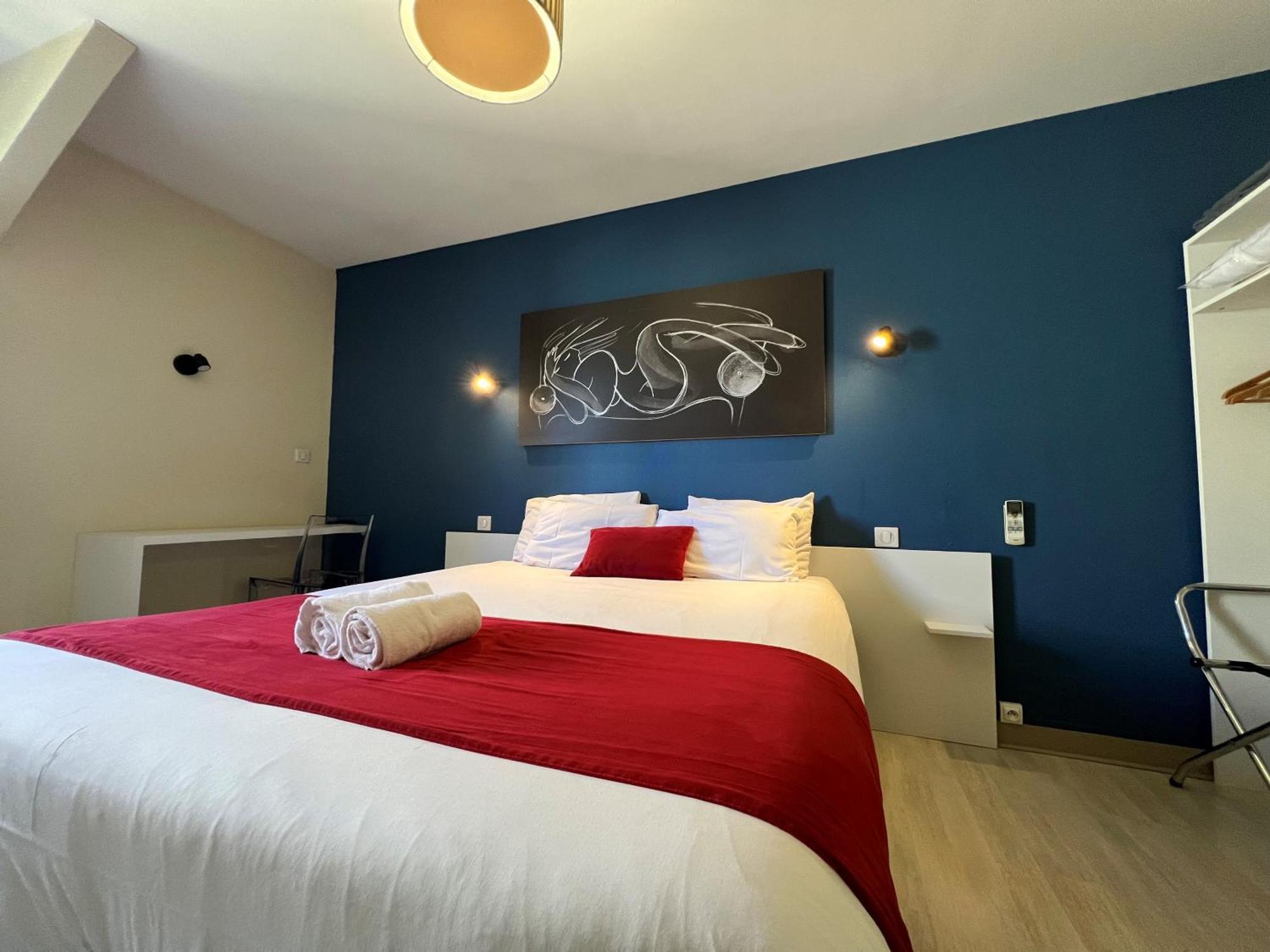 Brit Hotel Du Parc Niort Centre-Parking Gratuit Eksteriør bilde