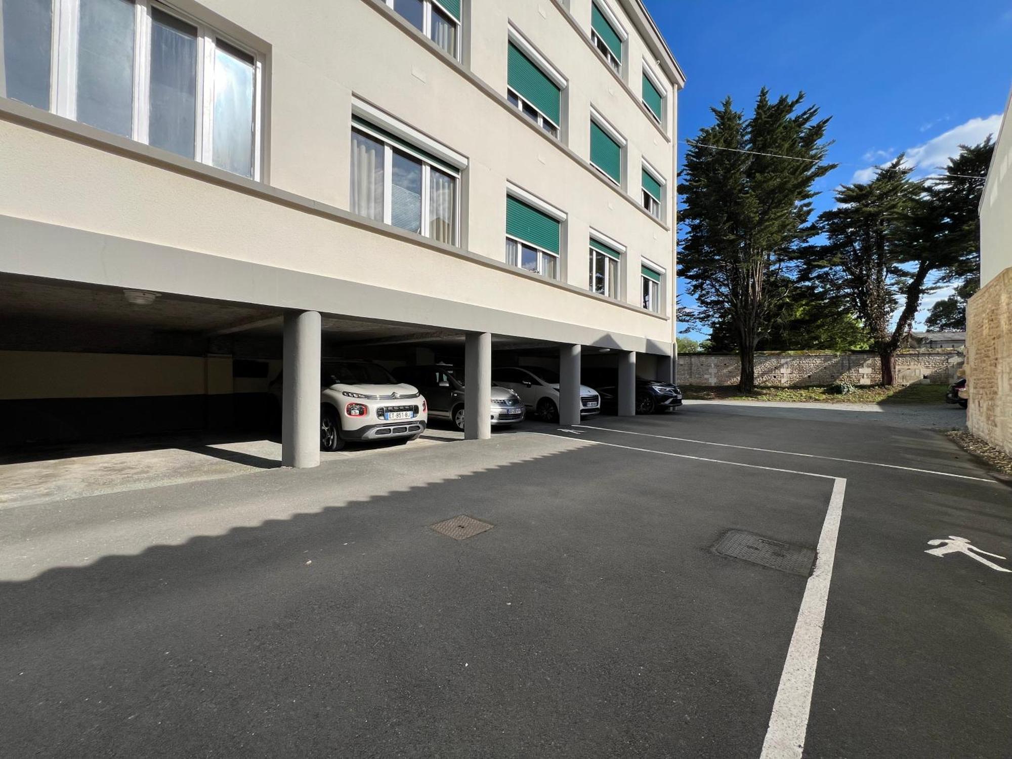 Brit Hotel Du Parc Niort Centre-Parking Gratuit Eksteriør bilde