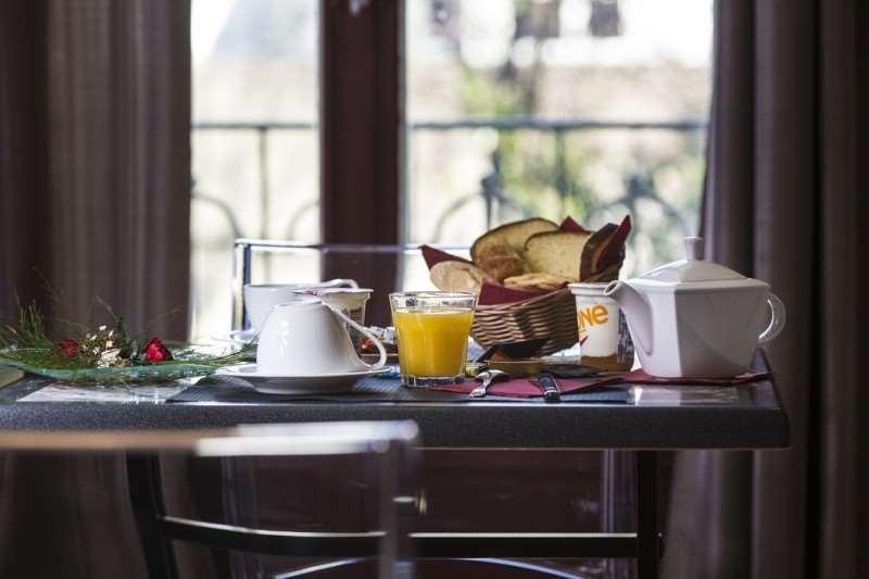 Brit Hotel Du Parc Niort Centre-Parking Gratuit Restaurant bilde