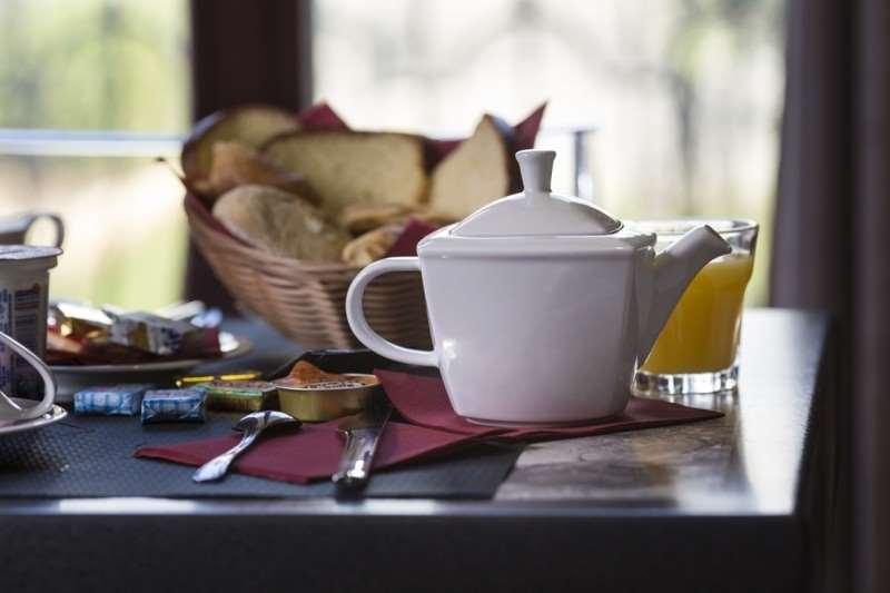 Brit Hotel Du Parc Niort Centre-Parking Gratuit Restaurant bilde