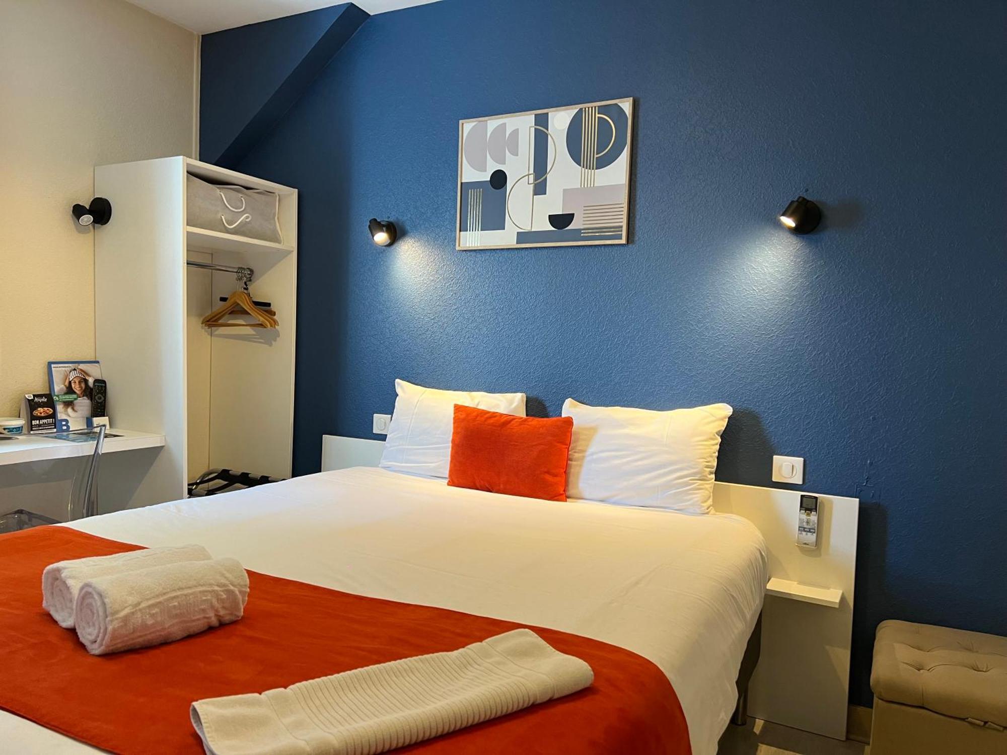 Brit Hotel Du Parc Niort Centre-Parking Gratuit Eksteriør bilde