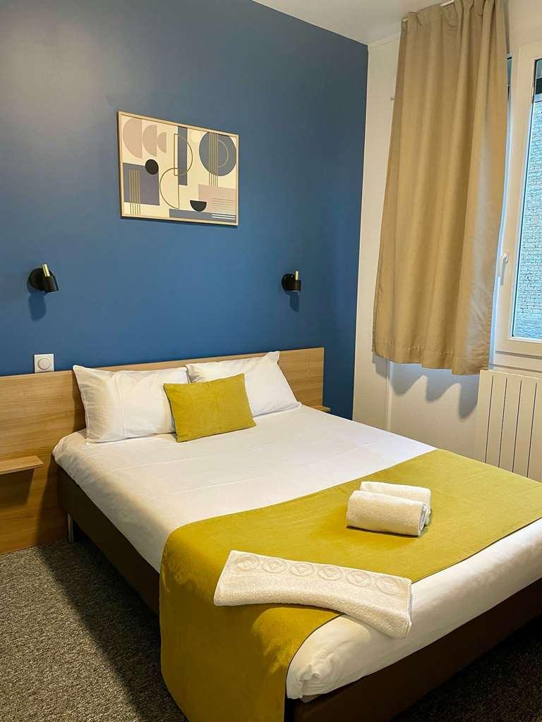 Brit Hotel Du Parc Niort Centre-Parking Gratuit Rom bilde