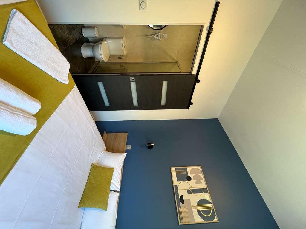 Brit Hotel Du Parc Niort Centre-Parking Gratuit Rom bilde